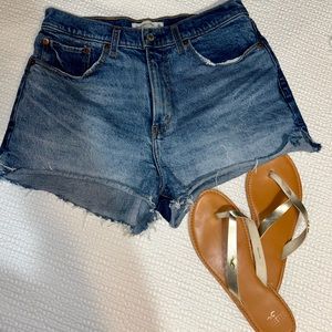 ~ ABERCROMBIE & FITCH CURVE LOVE HIGH-RISE MOM SHORTS SIZE 30/10